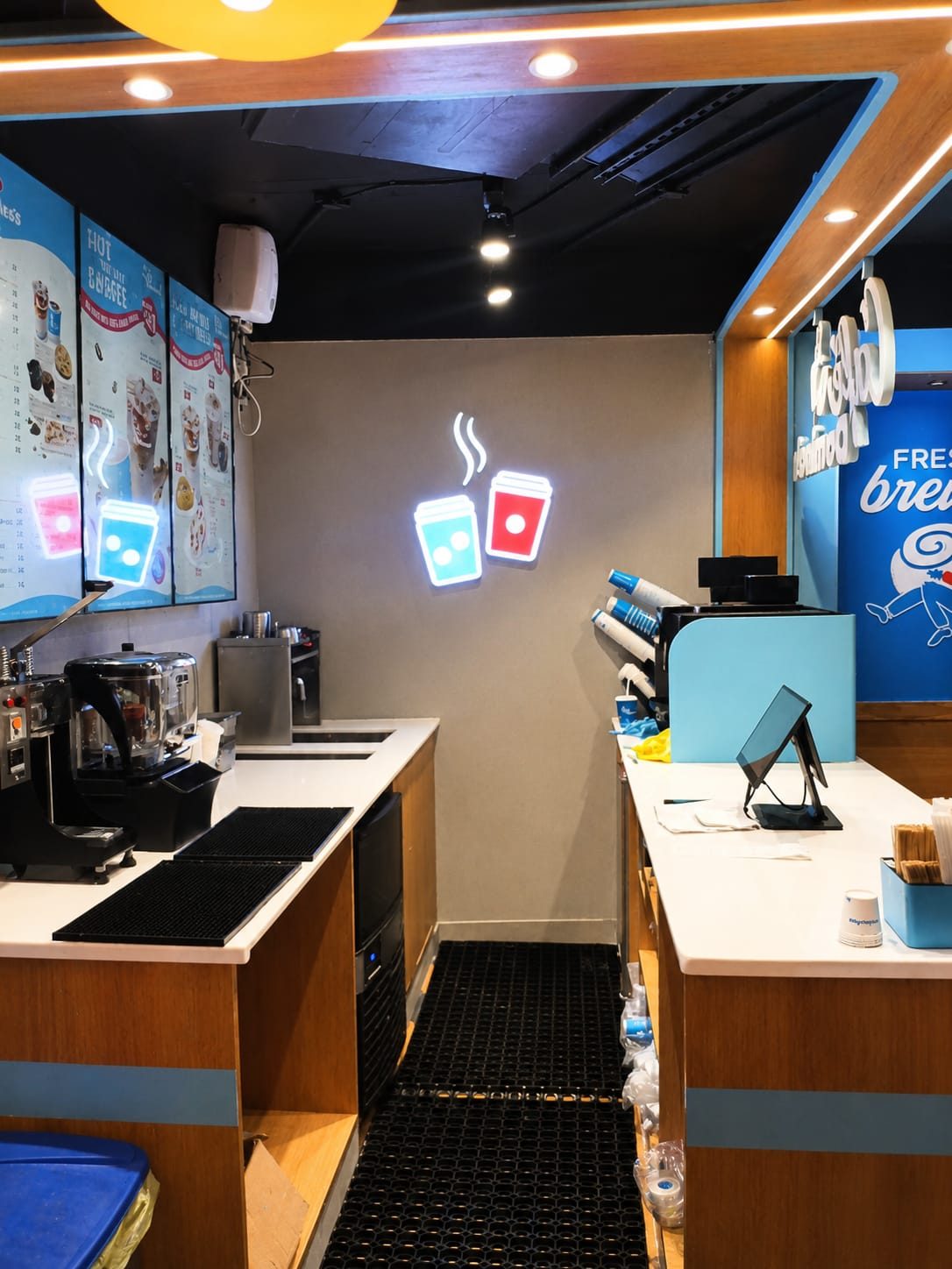 Domino’s Pizza Outlet Completed at Karol Bagh | Dream Design Projects Pvt. Ltd. gallery thumb 1